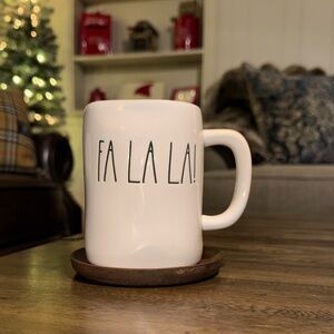 NWOT Rae Dunn white ceramic tea/coffee cup/mug FA LA LA! Christmas Holiday